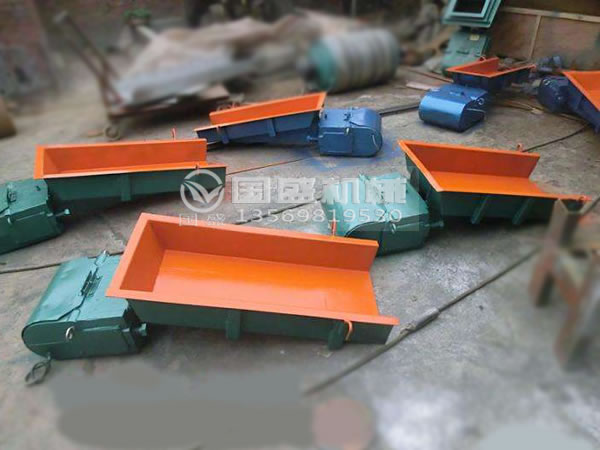 電磁振動給料機的結(jié)構(gòu)圖 電磁振動給料機的結(jié)構(gòu)圖