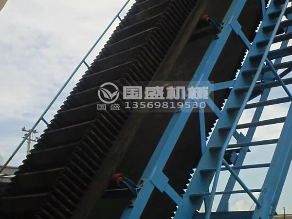 橡膠大傾角皮帶機(jī)