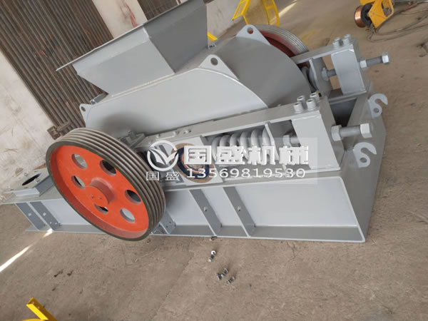 玄武巖雙光輥破碎機(jī) 玄武巖雙光輥破碎機(jī)