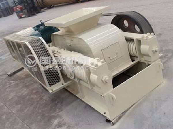 對輥破碎機(jī)運(yùn)行現(xiàn)場 對輥破碎機(jī)運(yùn)行現(xiàn)場