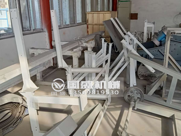 新鄉(xiāng)各種規(guī)格皮帶輸送機 新鄉(xiāng)各種規(guī)格皮帶輸送機